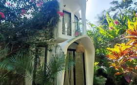 Oma Watu Dome Villas